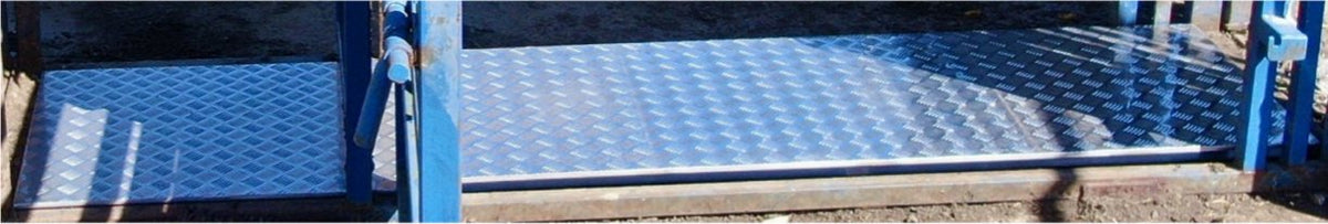 Lightweight aluminium weighing platform fitted inside a cattle chute